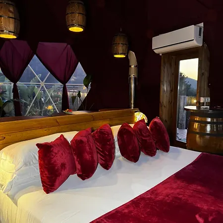 Domo Masia Cal Geperut * Badalona