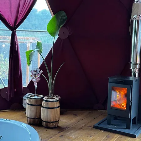 Domo Masia Cal Geperut Luxury tent Badalona