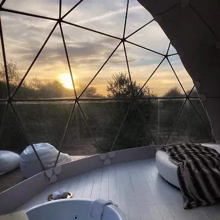 Domo Masia Cal Geperut Luxury tent Badalona