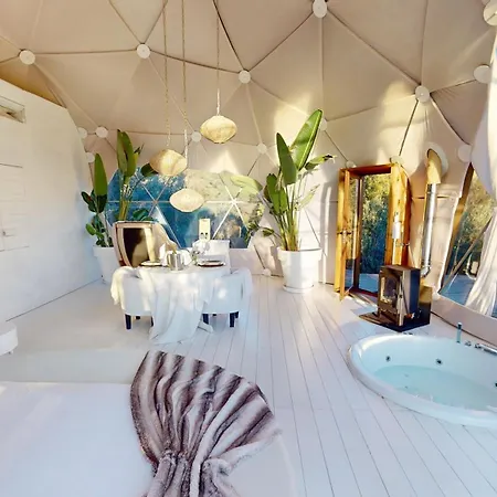 Luxury tent Domo Masia Cal Geperut *